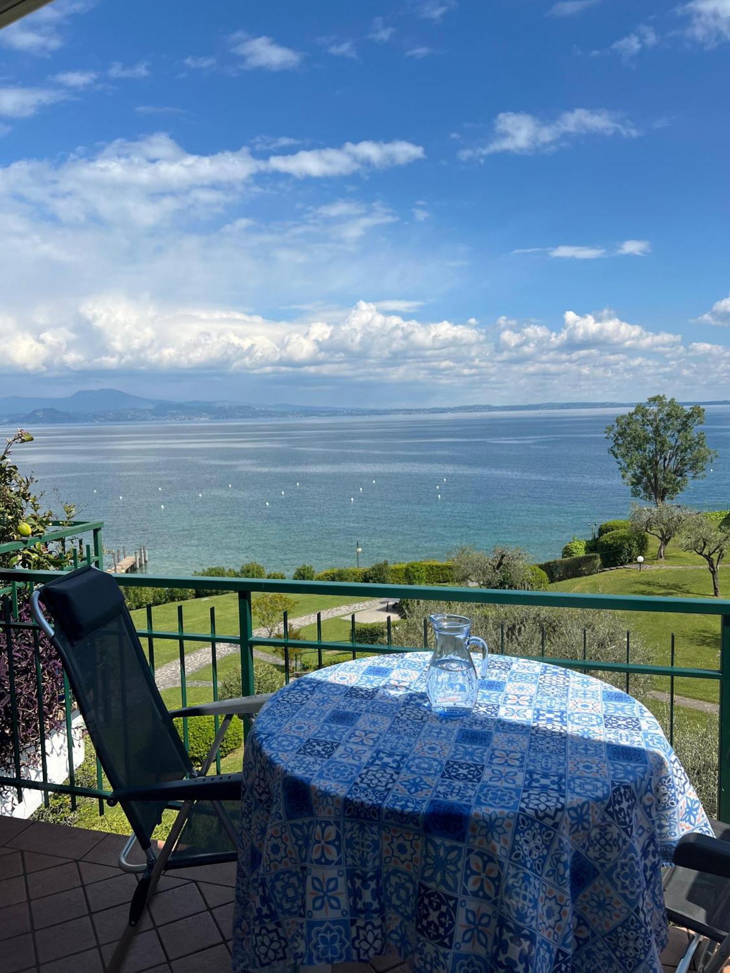 Front Lake Amazing View Манерба-дель-Гарда Экстерьер фото